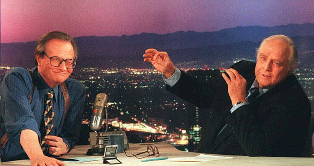 Марлон Брандо (от дясно) в шоуто на Лари Кинг (ляво).