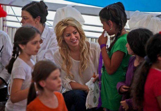 Shakira visits school children in Jerusalem