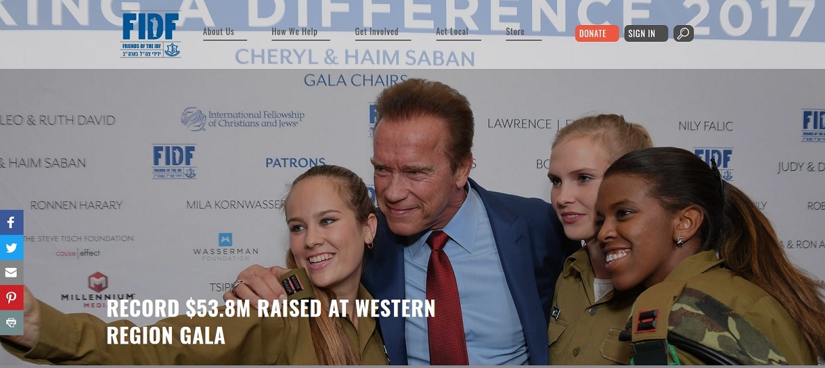 Arnold Schwarzenegger with female Israeli IDF soldiers at the FIDF Gala 2017