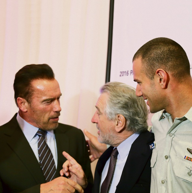 Schwarzenegger and De Niro at the Friends of the IDF (FIDF) fundraiser in 2018.